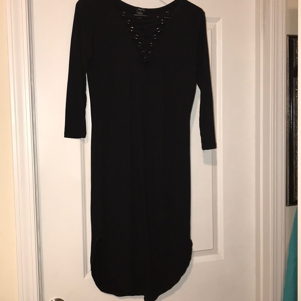 Black bodycon dress